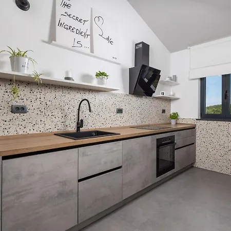 Mantis By Briskva Βίλα *