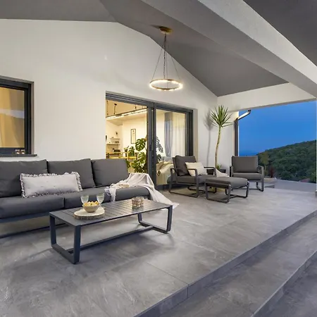 Mantis By Briskva * Martina