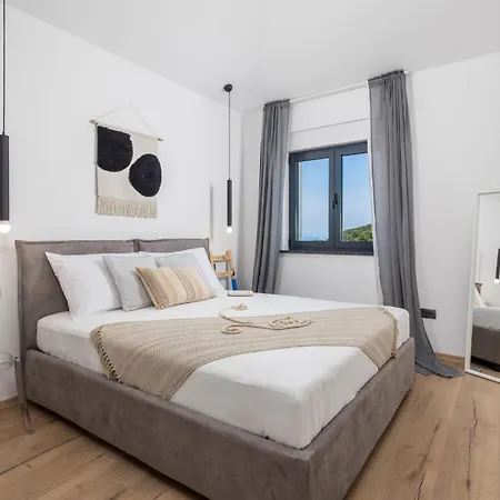 Mantis By Briskva Martina