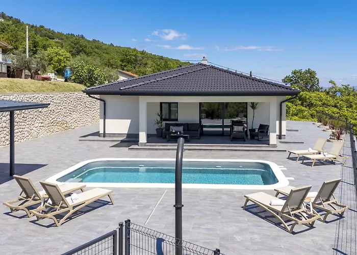 Mantis By Briskva * Martina