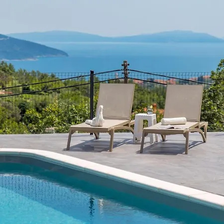 Mantis By Briskva * Martina