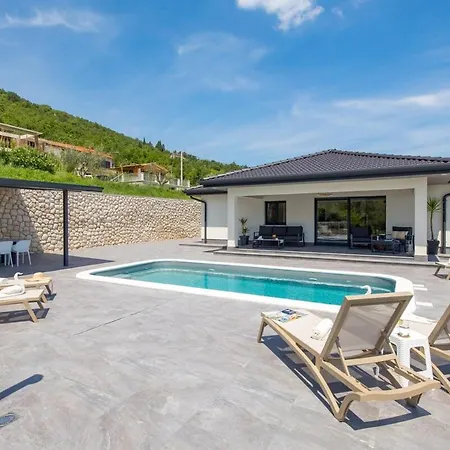 Mantis By Briskva Villa Martina