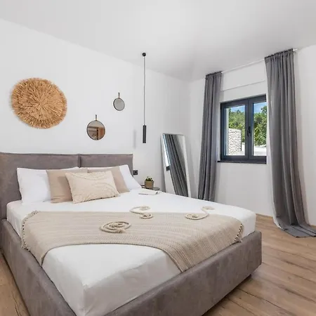 Villa Mantis By Briskva