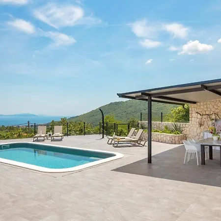 Villa Mantis By Briskva