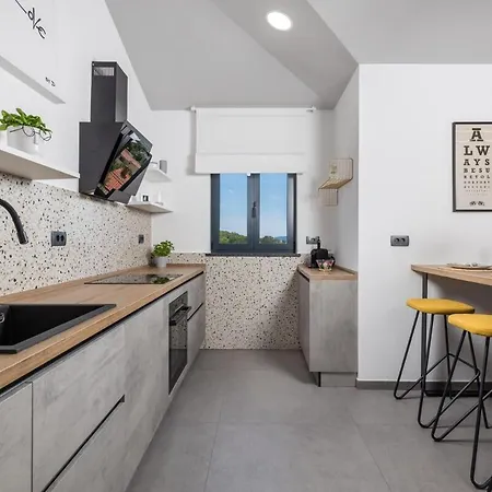 Mantis By Briskva Martina