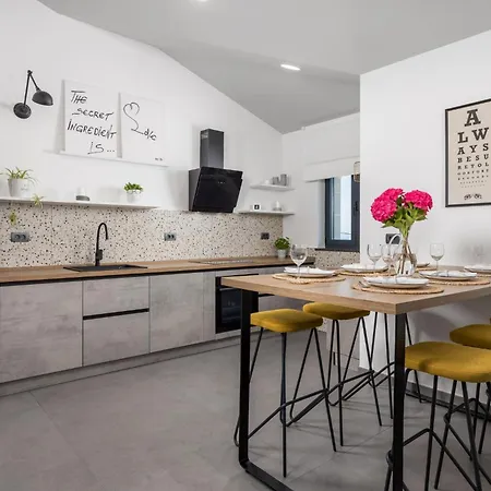 Villa Mantis By Briskva *