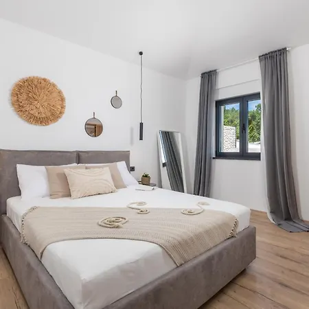 Mantis By Briskva Martina