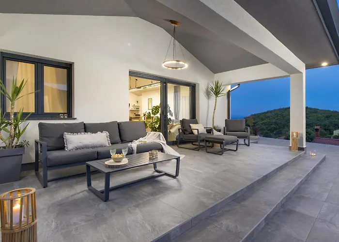 Mantis By Briskva * Martina