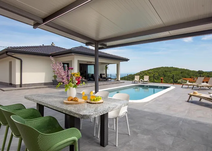 Mantis By Briskva * Martina