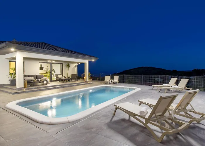 Mantis By Briskva Martina